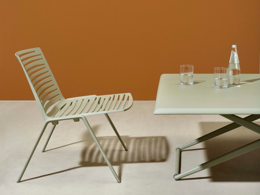 Outdoor Tables: Zebra Up & Down